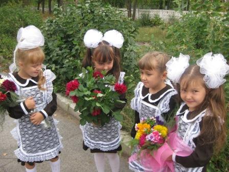 Поэтапный маникюр своими руками Поэтапный маникюр своими руками